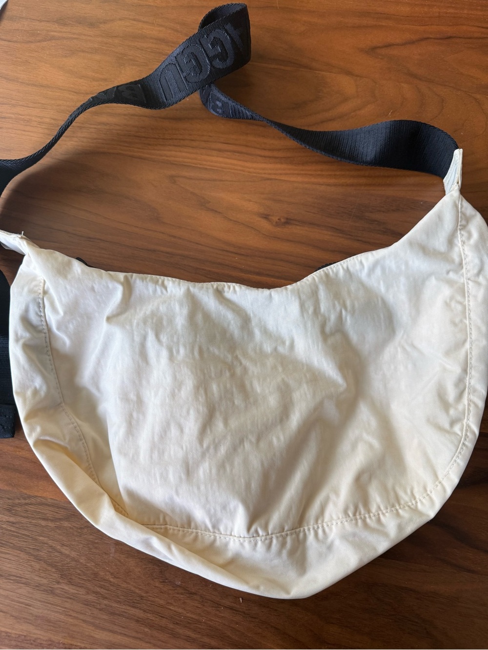 BAGGU Medium Crescent in Cream - Picture 4 of 5